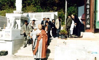 51주기 천혼제 스님과 시민들의 모습