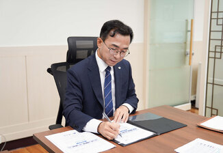 ソ・ヨンハク麗水市長、就任後初の決裁は「市民主権行政」