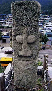 돌로된 석인 모습