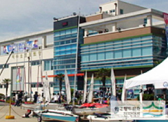 소호요트장 육성계류장 건물 위부 전경