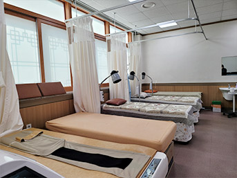 한방진료실 내부 전경