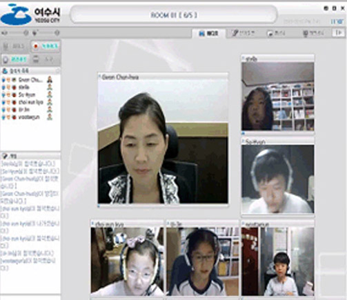 5명의 학생들과 선생님 한분의 화상학습을 하는 모습