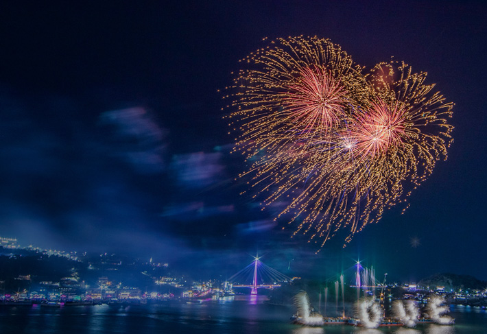 장관을 이룬 폭죽