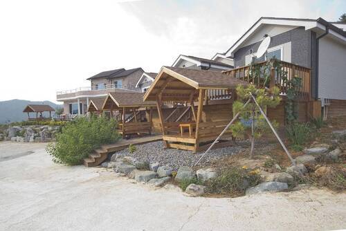 바다해펜션전경