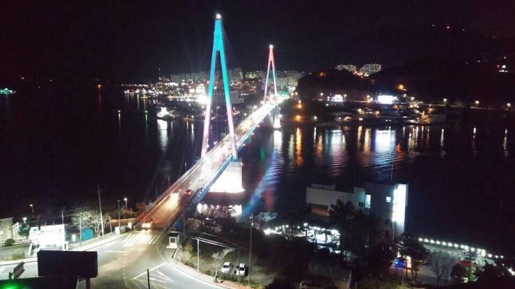 대학생의 낭만 케이블카 안에서 여수 야경 한컷!