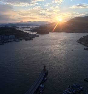 해상케이블을 타며 보는 일몰을 찍은 사진