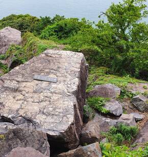원효대사 좌선대에서  부모님의 건강을 기원합니다.