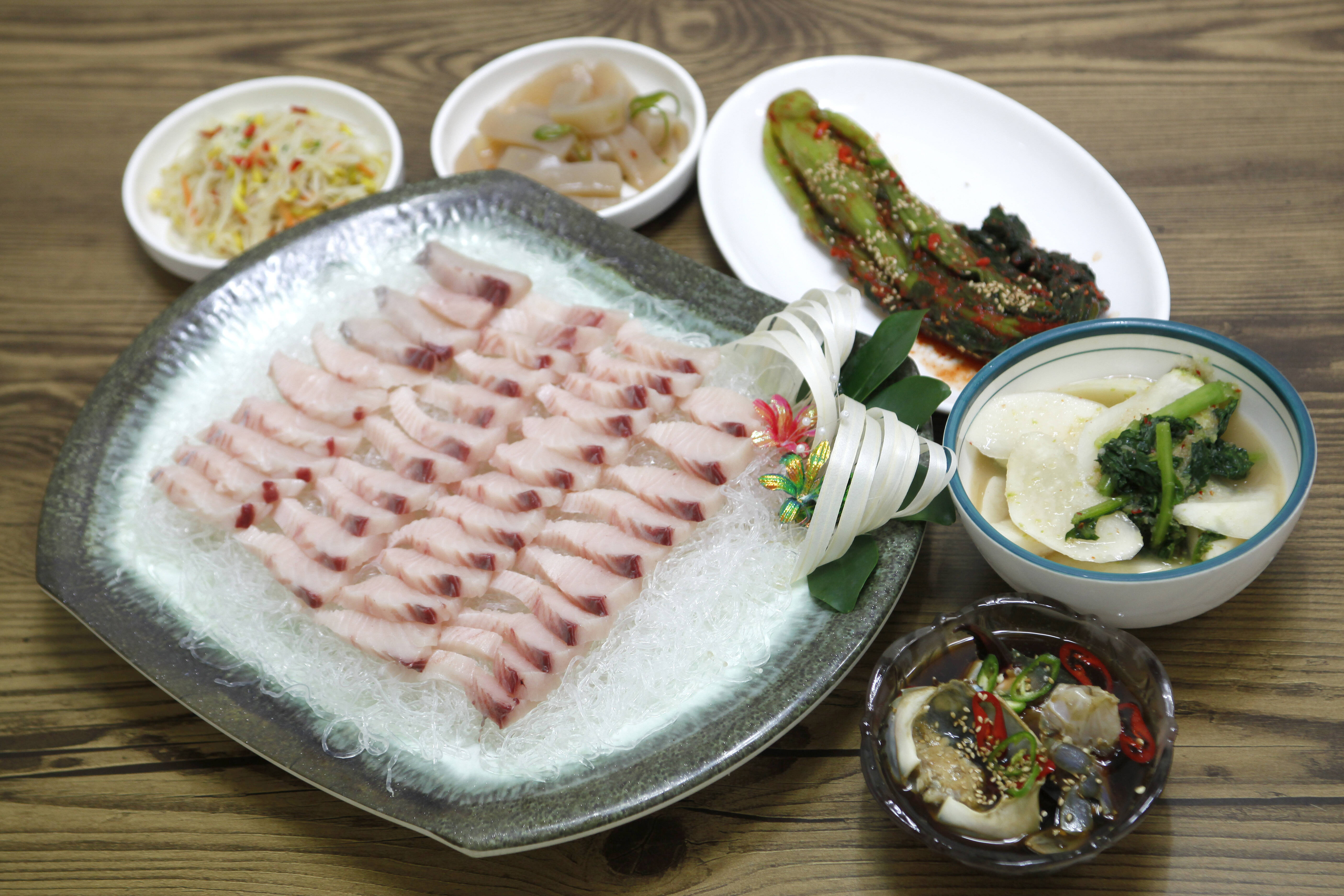 돌담_삼치회.JPG의 1번째 이미지