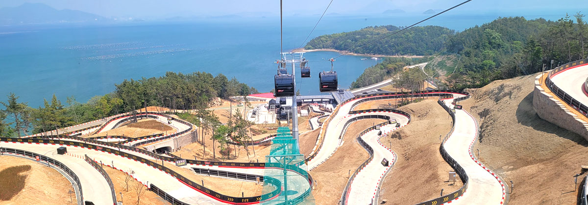 향일암 일출기원한마당 축제- 해돋이를 감상하고 있는 관객들