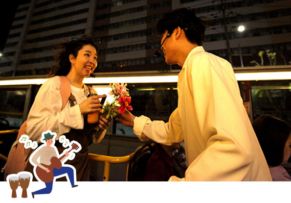 2층버스에서 고백하는 모습