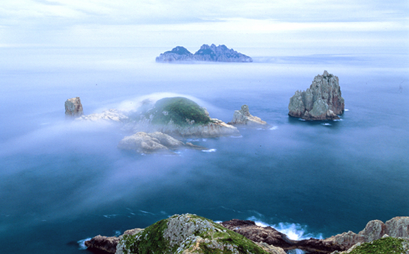 동도, 서도, 고도 등 세개의 섬으로 이루어진 거문도 전경