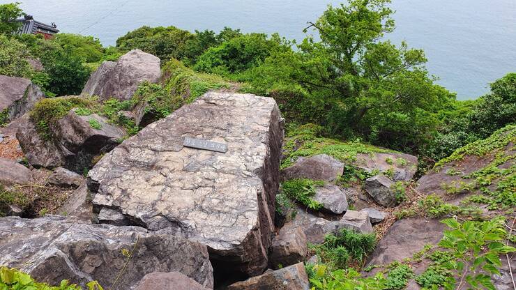 원효대사 좌선대에서  부모님의 건강을 기원합니다.