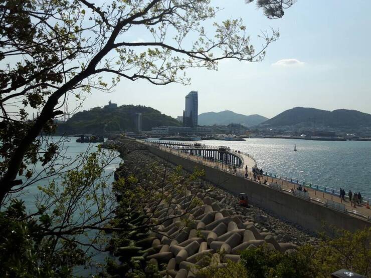 오동도에서 바라 본 진입로