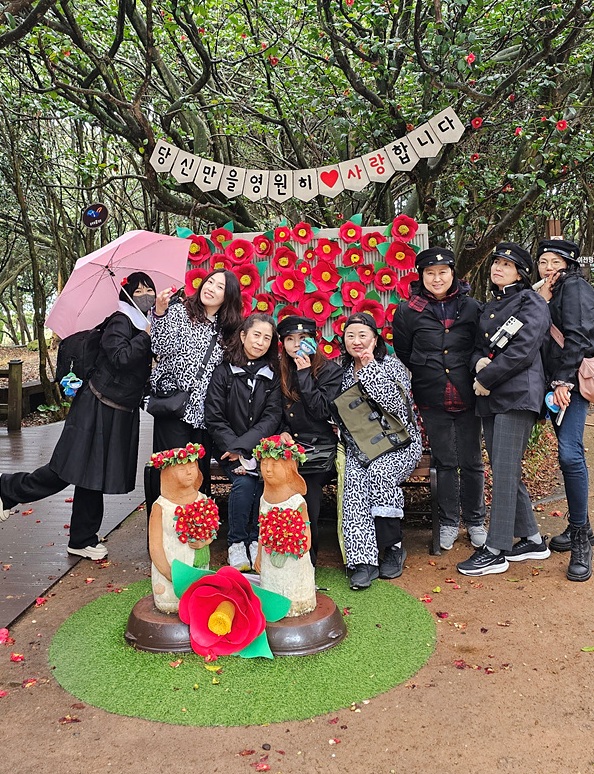 7-2 여수시 SNS서포터즈, 교복 콘셉트 수학여행지 오동도 홍보 나서.jpg