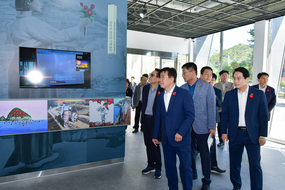 2-1 정기명 여수시장, 여순10·19사건 홍보관 개관 준비사항 점검.jpg