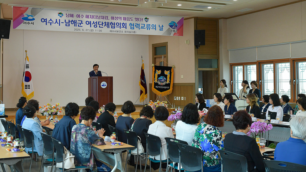 주요 활동 사례를 공유하고, 앞으로의 협력 방향을 논의하는 전체 사진