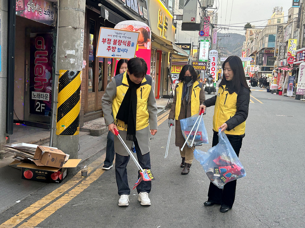 7-2 여수시, 음식특화거리 ‘내 상가 앞 청소하기’ 캠페인 실시.jpg