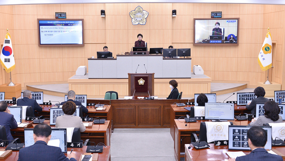 여성 의원이 대전시의회에서 유아교육 예산과 재난안전 시스템 개선에 대해 발언하고 있는 모습이다.