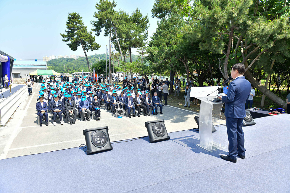 여수시(시장 정기명)가 연설을 하는 사진