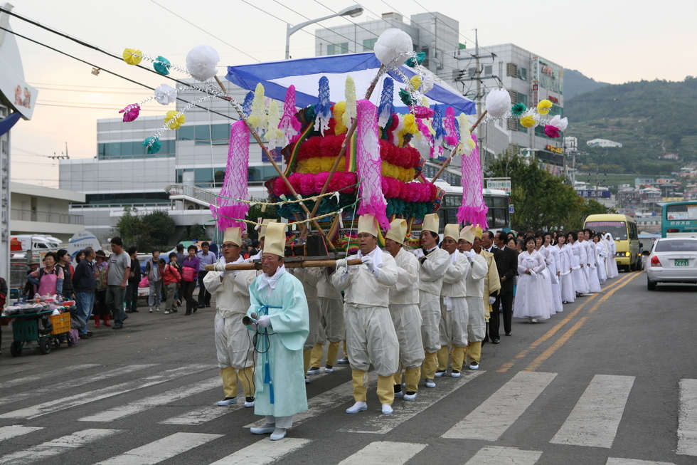 [여순사건 62주기 추모제] 추념행사를 진행중인 모습