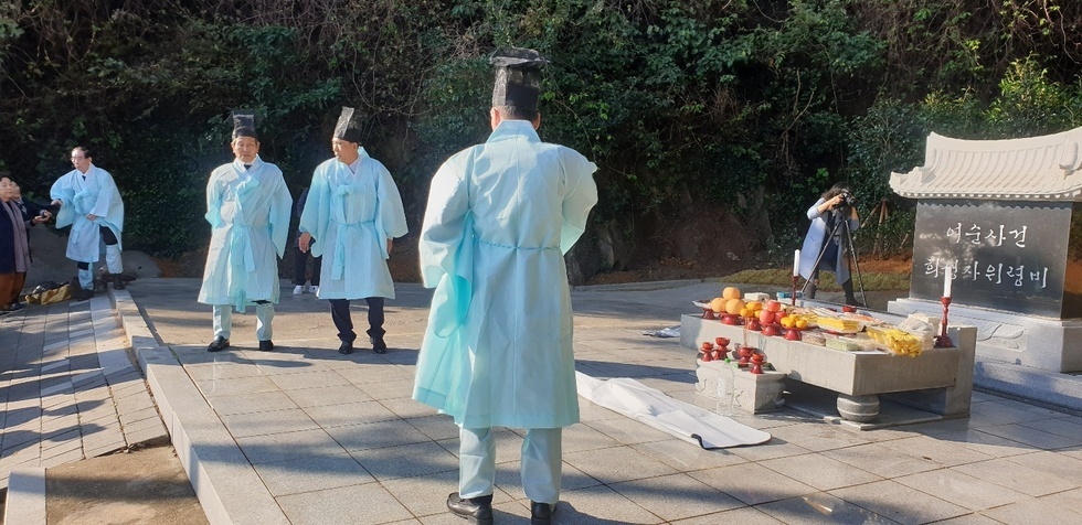 [제71주년 여순사건 희생자 합동 추념식 2019.10.19.] 여순사건 희생자위령비 에서 추념식을 진행하는 모습