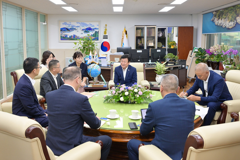 1-1丽水市市长郑琦明访问中国姊妹·友好城市 … 吸引岛屿博览会参展团.jpg