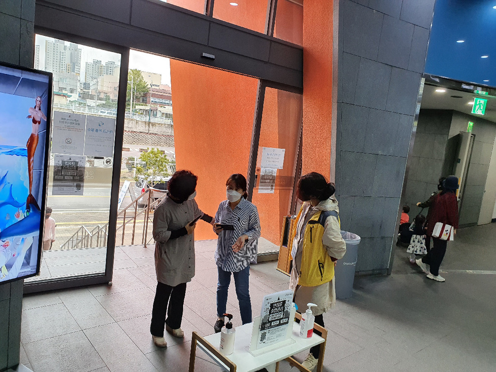 ▲ Disinfection Management Staff Working at Main Tourist Sites