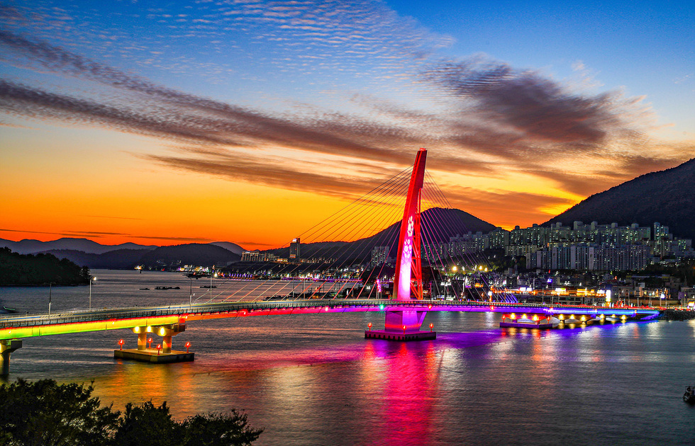 Night View of Seonso Bridge