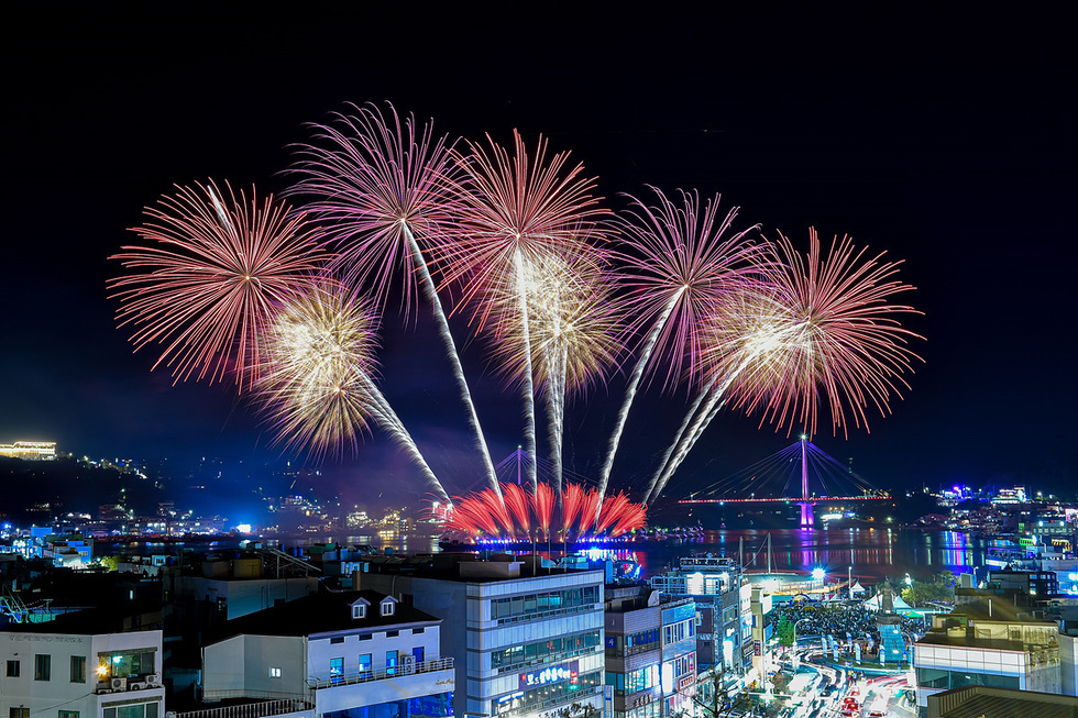 2022麗水の夜の海花火大会